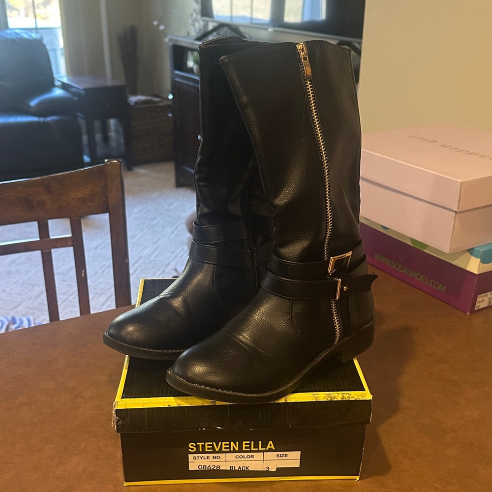 Girls Black Boots with easy on zipper sides - 3